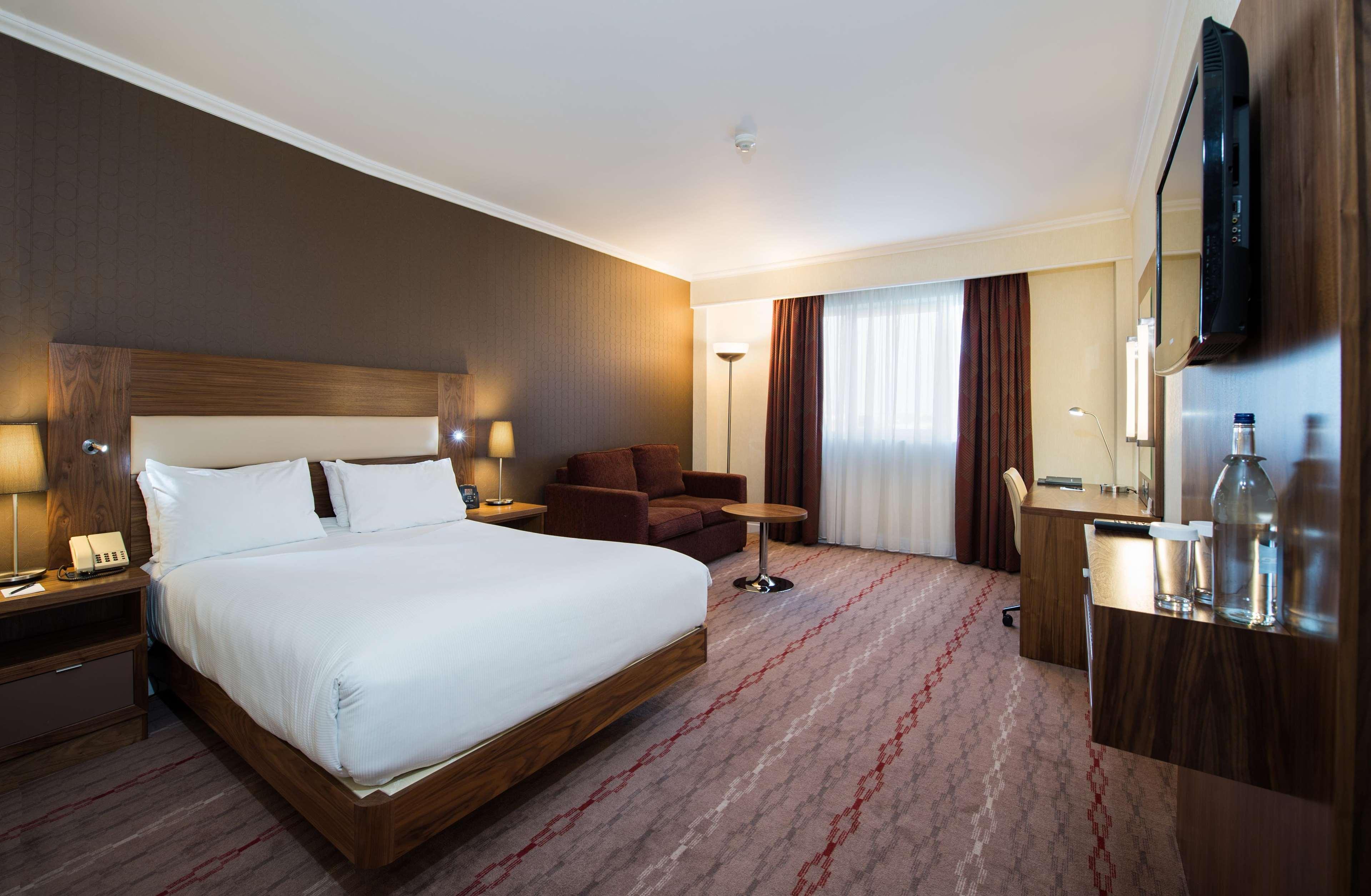 Doubletree By Hilton Dartford Bridge Exterior foto