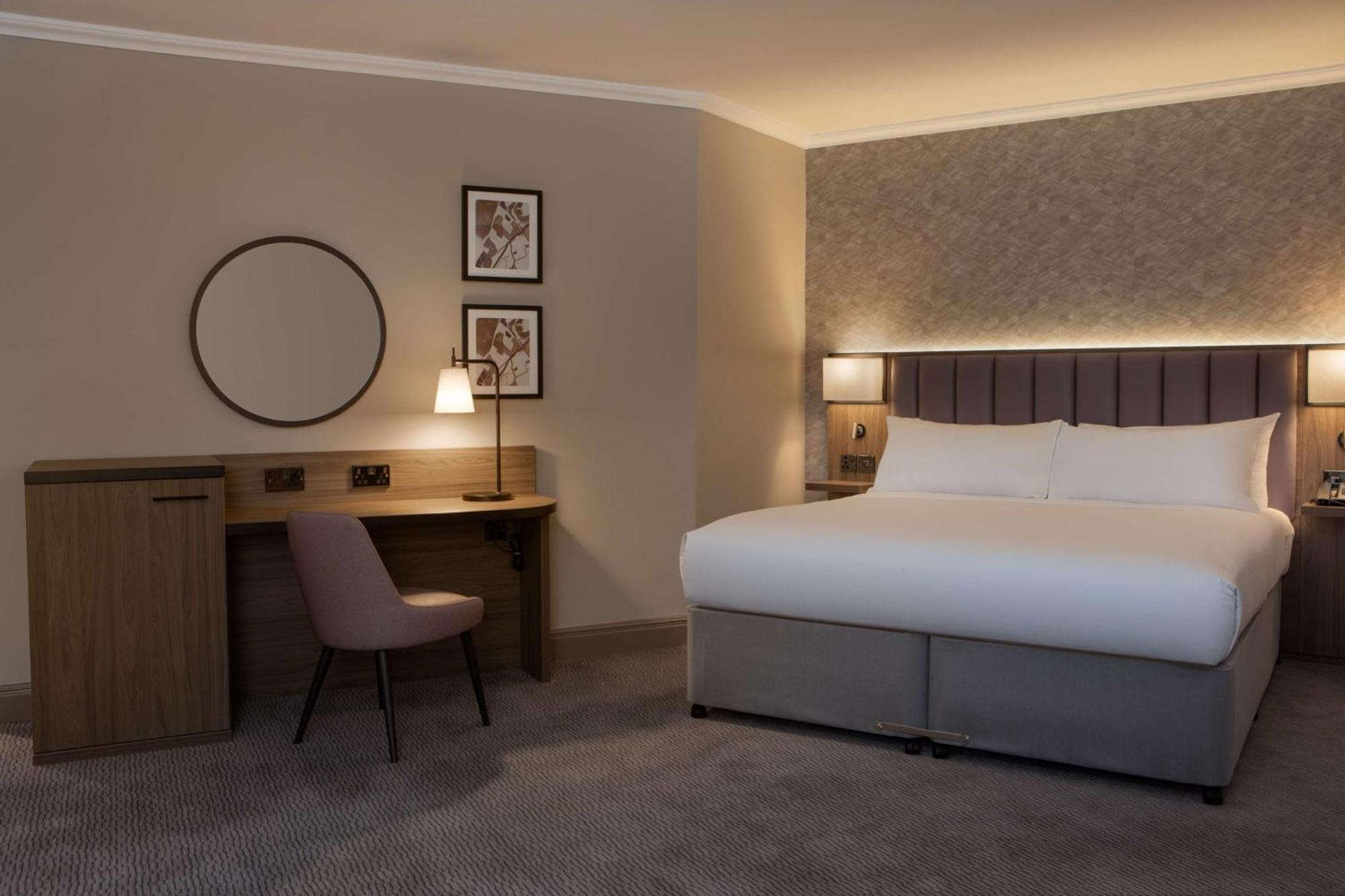 Doubletree By Hilton Dartford Bridge Exterior foto