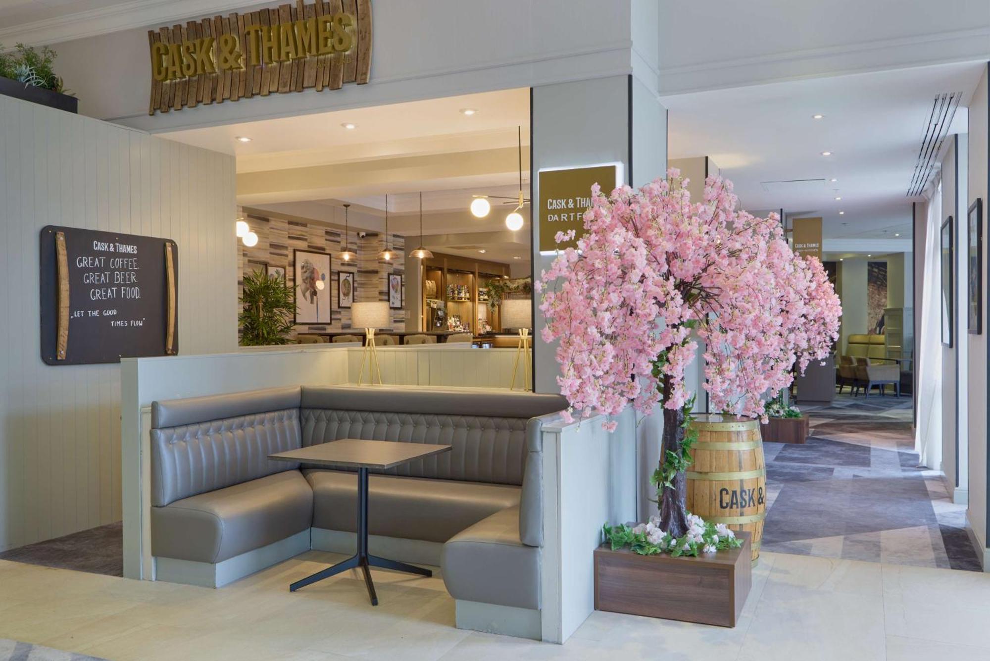 Doubletree By Hilton Dartford Bridge Exterior foto