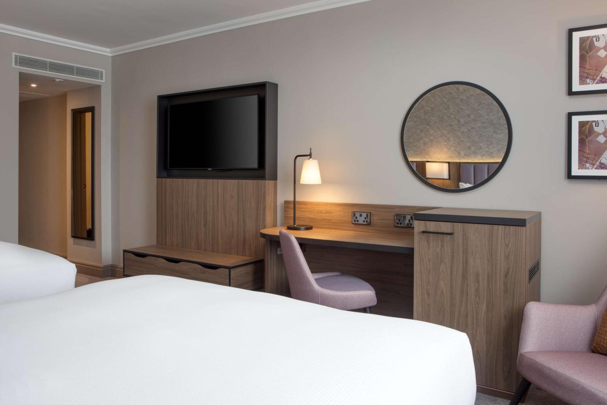 Doubletree By Hilton Dartford Bridge Exterior foto