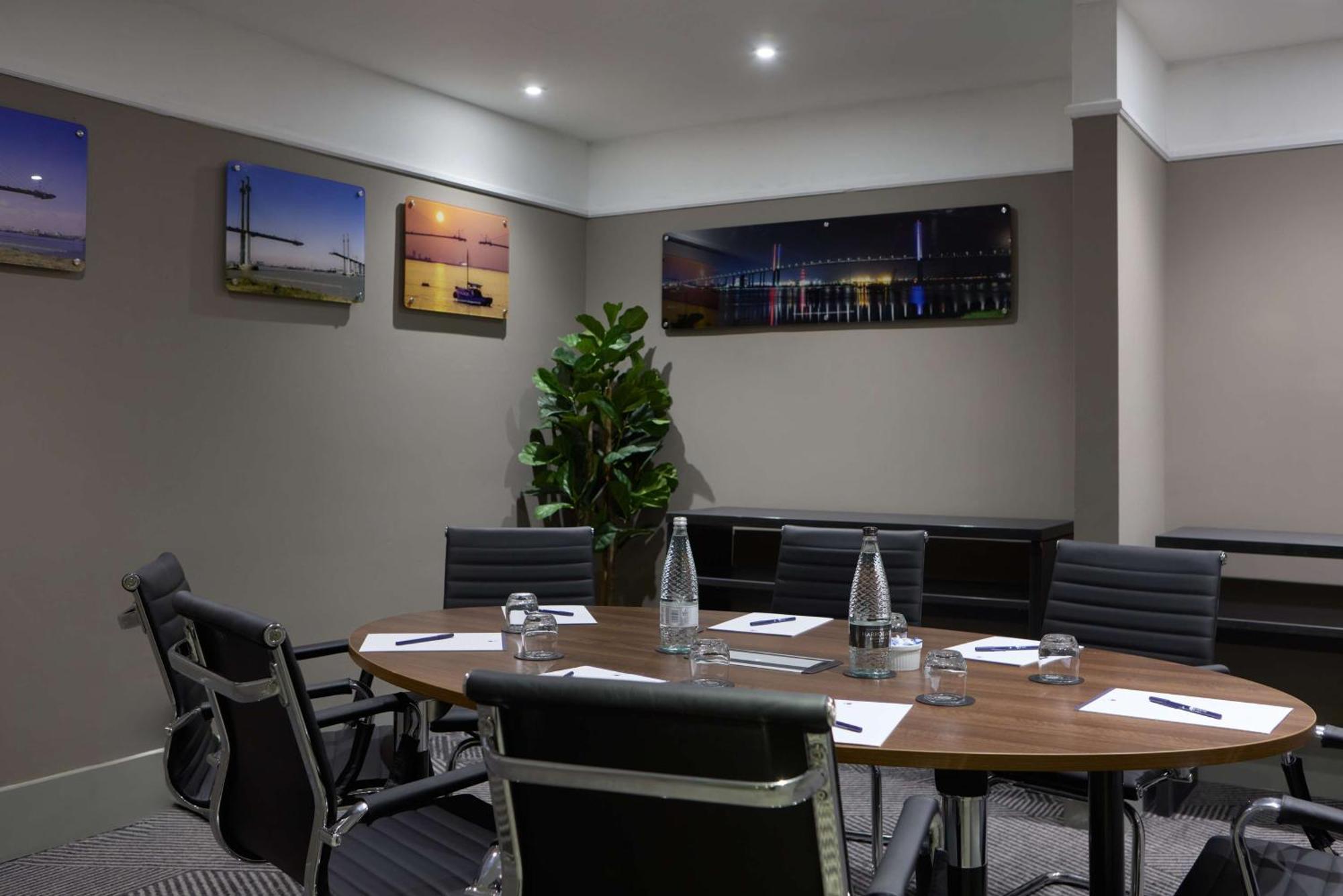 Doubletree By Hilton Dartford Bridge Exterior foto
