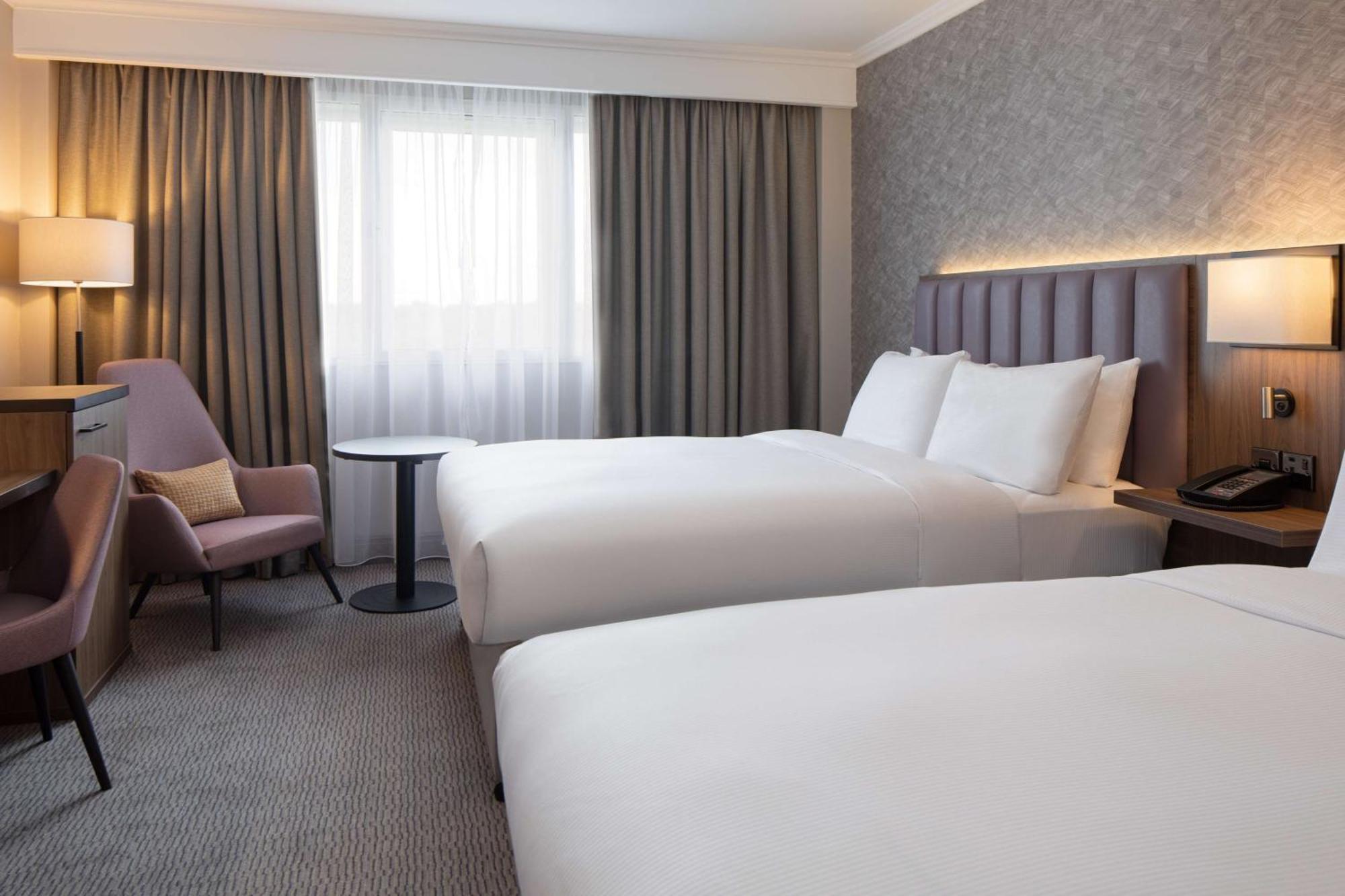 Doubletree By Hilton Dartford Bridge Exterior foto