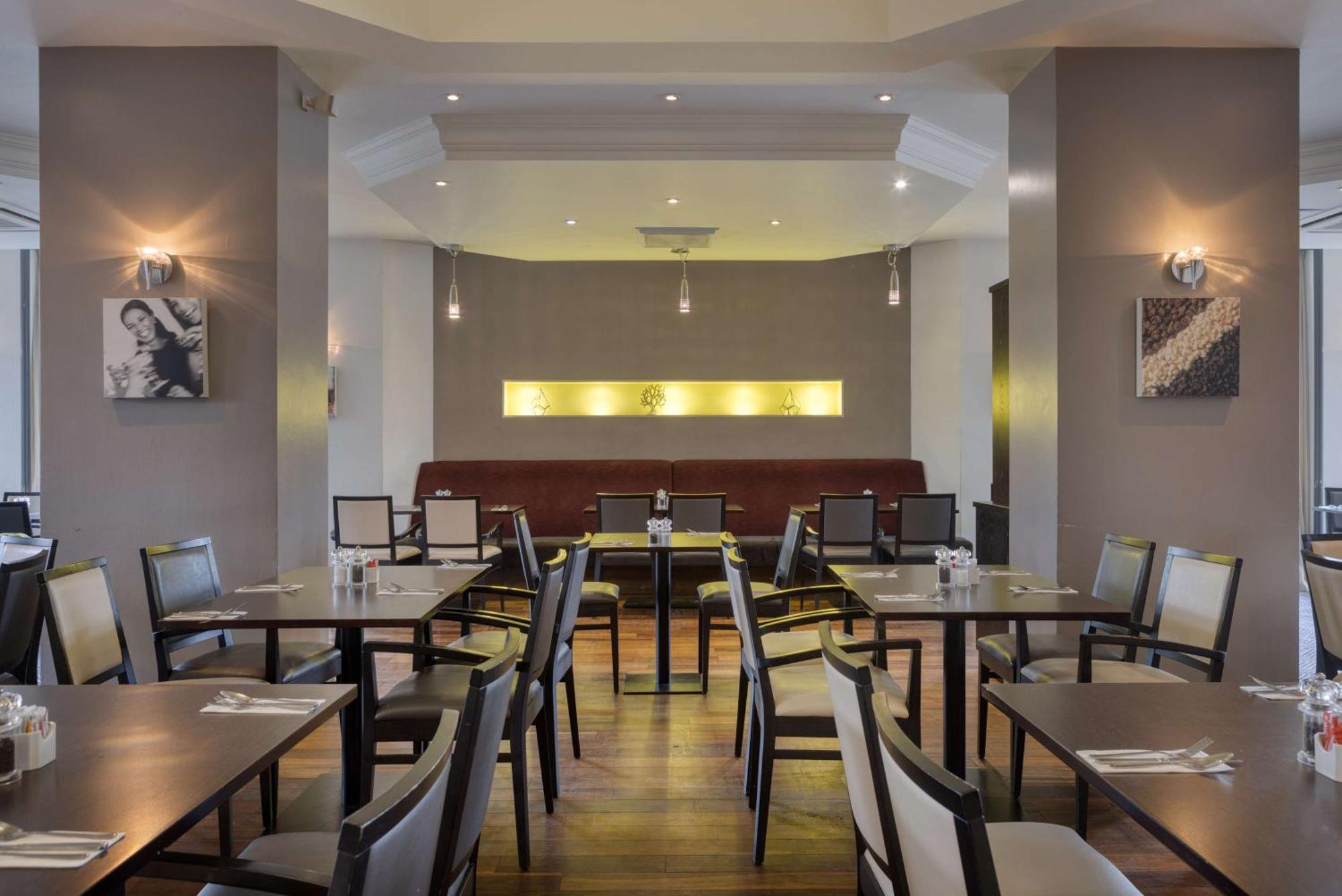 Doubletree By Hilton Dartford Bridge Exterior foto