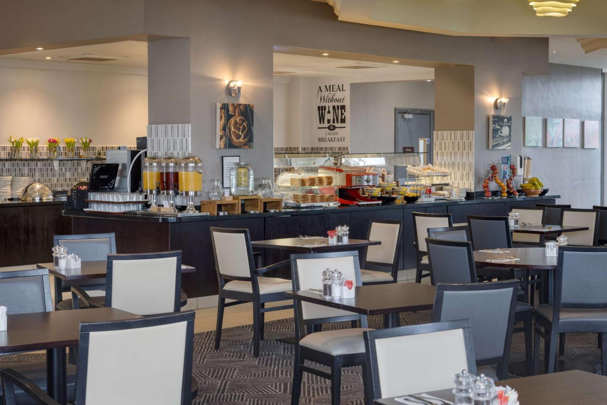 Doubletree By Hilton Dartford Bridge Exterior foto